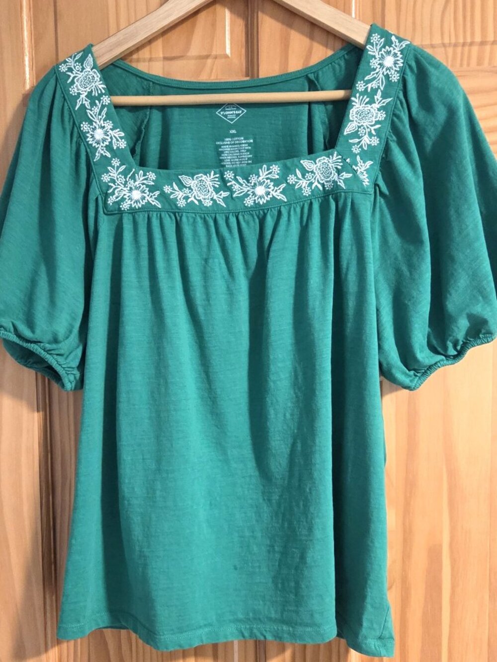 St John's Bay Blouse - Emerald Green w/ white embroidered floral neckline - XXL